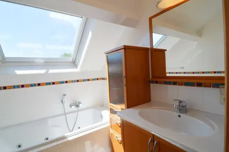 Le Milan Royal, Charmante maison de vacances en pierre avec jardin, barbecue couvert, bar et sauna à Robertville - Photo 26