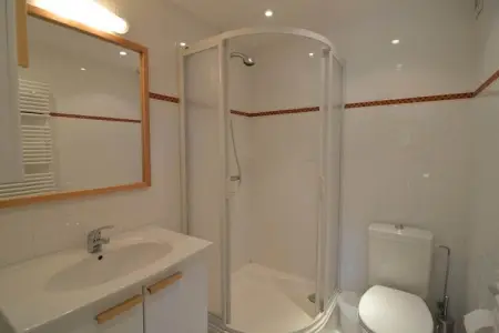 Le Milan Royal, Charmante maison de vacances en pierre avec jardin, barbecue couvert, bar et sauna à Robertville - Photo 27