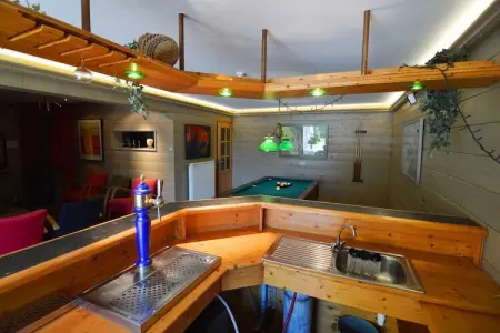 Le Milan Royal, Charmante maison de vacances en pierre avec jardin, barbecue couvert, bar et sauna à Robertville - Photo 29