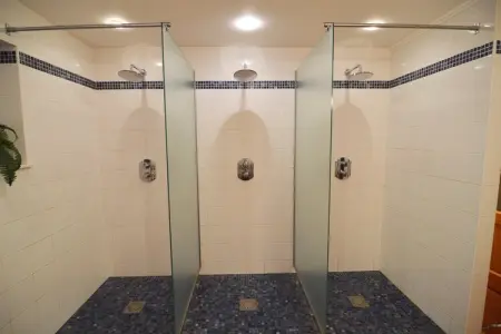 Le Milan Royal, Charmante maison de vacances en pierre avec jardin, barbecue couvert, bar et sauna à Robertville - Photo 37