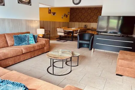 Les Bastinettes, Maison de vacances spacieuse avec sauna, piscine intérieure et kicker  située à Moulin du ruy - Photo 8