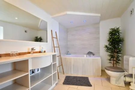 La Maison à la Piscine, Maison de vacances moderne à Goesnes avec piscine privée - Photo 23