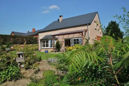 Villa Achille, Maison de vacances moderne à Somme-Leuze avec grand jardin - Photo 10