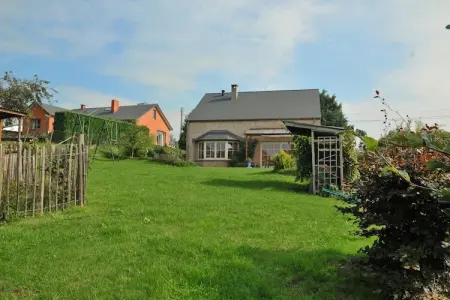 Villa Achille, Maison de vacances moderne à Somme-Leuze avec grand jardin - Photo 17