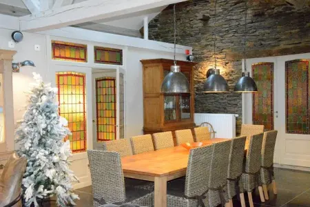 Le Fou du Village, Maison de vacances spacieuse avec terrasse à Bièvre - Photo 2