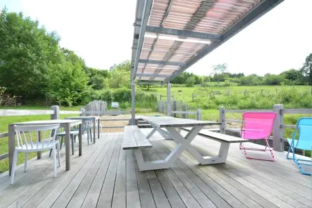 Le Fou du Village, Maison de vacances spacieuse avec terrasse à Bièvre - Photo 3