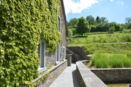 Le Fou du Village, Maison de vacances spacieuse avec terrasse à Bièvre - Photo 4