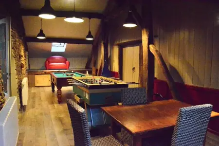 Le Fou du Village, Maison de vacances spacieuse avec terrasse à Bièvre - Photo 7