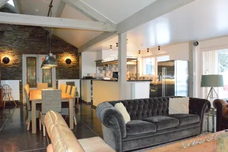 Le Fou du Village, Maison de vacances spacieuse avec terrasse à Bièvre - Photo 8