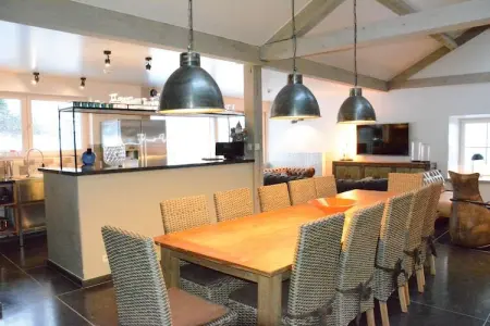 Le Fou du Village, Maison de vacances spacieuse avec terrasse à Bièvre - Photo 15