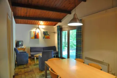 Village de Vacances Oignies 2, Chalet confortable en bois avec micro-ondes, situé en forêt - Photo 1