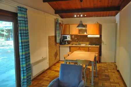 Village de Vacances Oignies 2, Chalet confortable en bois avec micro-ondes, situé en forêt - Photo 2