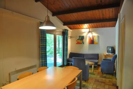 Village de Vacances Oignies 2, Chalet confortable en bois avec micro-ondes, situé en forêt - Photo 4