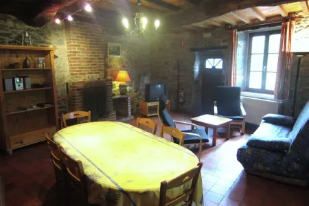 Gite du Viroin 1, Maison de vacances d'époque à Viroinval avec terrasse - Photo 2