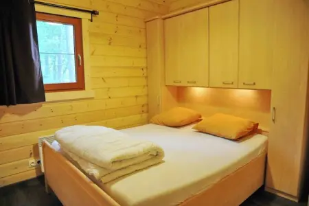 Village de Vacances Oignies 4, Chalet moderne en bois avec poêle à bois, en forêt - Photo 3