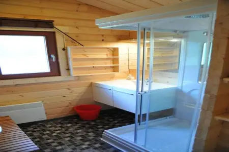 Village de Vacances Oignies 4, Chalet moderne en bois avec poêle à bois, en forêt - Photo 13