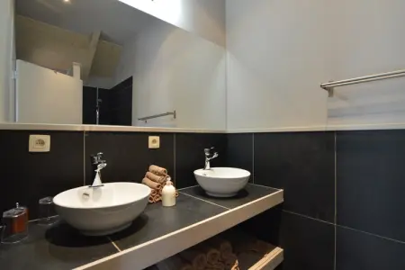 Le Lodge à 8 Brins, Villa luxueuse avec sauna et jacuzzi à Nadrin en Belgique - Photo 24