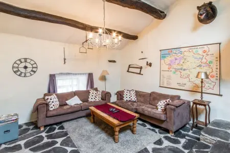 Aux Nutons, Maison de vacances confortable à Cherain avec terrasse - Photo 1