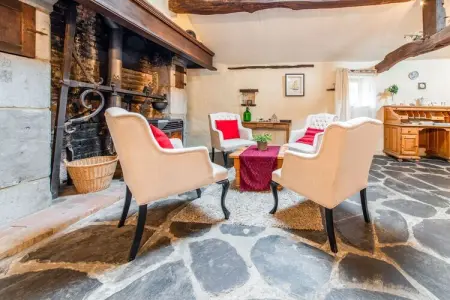 Aux Nutons, Maison de vacances confortable à Cherain avec terrasse - Photo 10