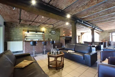 La Blanche Vignerie, Ferme patrimoniale à Lavacherie avec jacuzzi et piscine - Photo 1