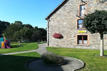 Amande, Maison de vacances confortable à Mande Saint Etienne avec jardin - Photo 5