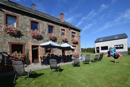 Amande, Maison de vacances confortable à Mande Saint Etienne avec jardin - Photo 7
