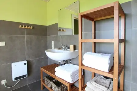 Gîte du Haut Chemin, Maison de vacances moderne à Neufchâteau avec terrasse - Photo 15