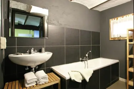 Gîte du Haut Chemin, Maison de vacances moderne à Neufchâteau avec terrasse - Photo 17