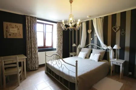 La Petite Reine, Superbe gîte à Jehonville avec sauna - Photo 2