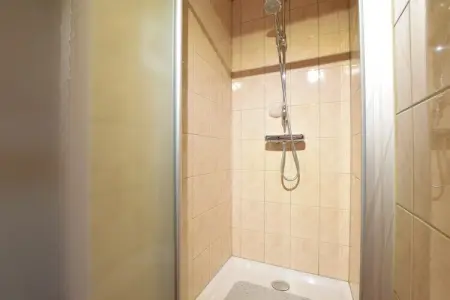 Emouchet, Maison de vacances moderne avec sauna à Jehonville - Photo 20