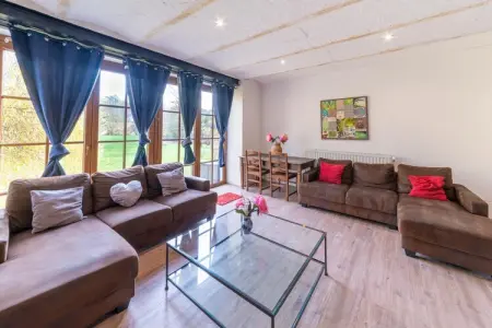 Bird Symphony, Charmante maison de vacances à Bohon près de la rivière
Bird Symphony vient d etre rafraichie. - Photo 9