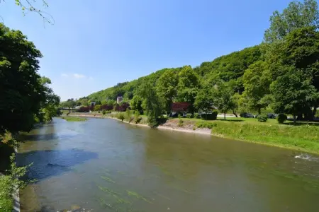 De Kleine Beer, Beau chalet en bois près de Durbuy avec balcon privé - Photo 20