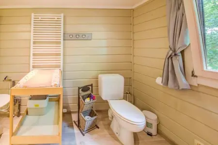 La Coccinelle, Chalet magnifique spacieux avec sauna terrasses ouvertes et couvertes et jardin - Photo 25