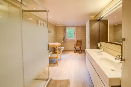 La Coccinelle, Chalet magnifique spacieux avec sauna terrasses ouvertes et couvertes et jardin - Photo 26