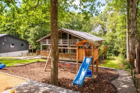 La Coccinelle, Chalet magnifique spacieux avec sauna terrasses ouvertes et couvertes et jardin - Photo 34