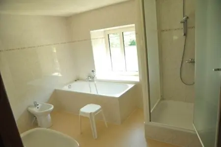 Fermette Erpigny, Maison de vacances rénovée à Érezée avec sauna - Photo 10