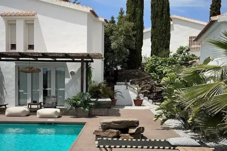 Villa Aurora, Villa moderne avec piscine privée à Sayalonga - Photo 7