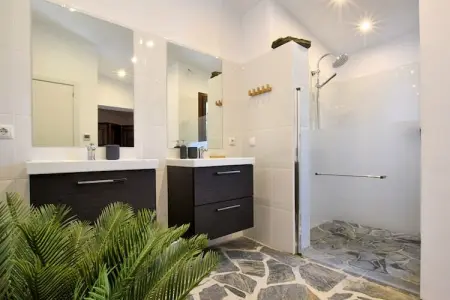 Villa Aurora, Villa moderne avec piscine privée à Sayalonga - Photo 18