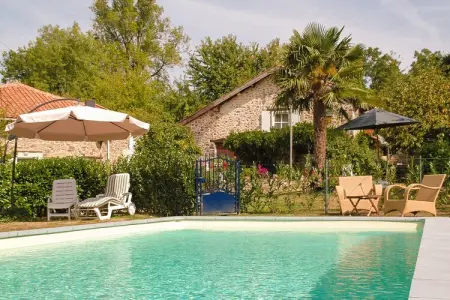 Montizon, Charmant gîte avec piscine à Roussines - Photo 7