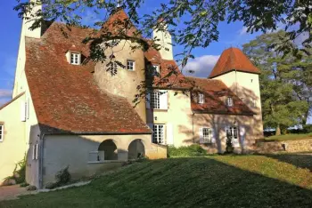 Chateau à Le Veurdre,Un château en bordure de rivière FR-03320-17 N°512728