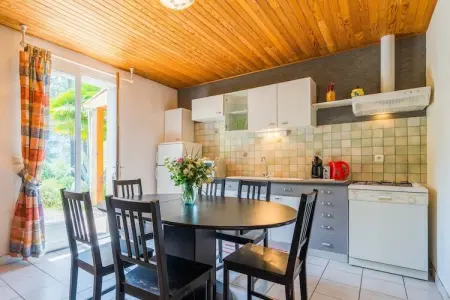 Les Lavandes, Maison de vacances agréable avec piscine privée aux Salelles - Photo 2