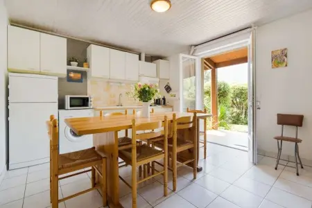 Les Hortensias, Maison de vacances paisible aux Salelles avec Piscine - Photo 1