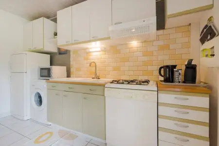 Les Hortensias, Maison de vacances paisible aux Salelles avec Piscine - Photo 2