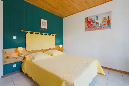 Les Hortensias, Maison de vacances paisible aux Salelles avec Piscine - Photo 3