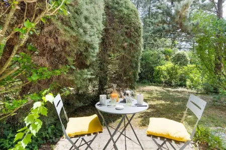 Les Hortensias, Maison de vacances paisible aux Salelles avec Piscine - Photo 4