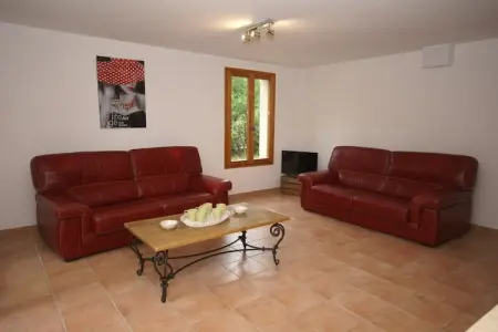 Villa - Les Vans 8pers, Maison de vacances spacieuse avec piscine aux Vans - Photo 1