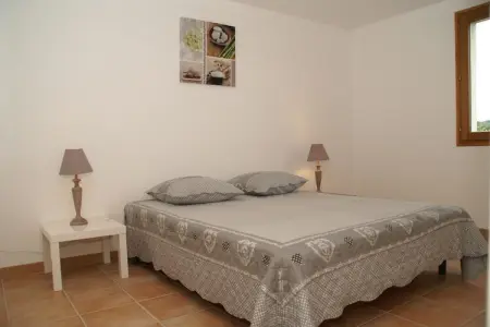 Villa - Les Vans 8pers, Maison de vacances spacieuse avec piscine aux Vans - Photo 2