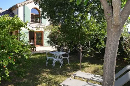 Villa - Les Vans 5pers, Maison de vacances spacieuse avec piscine aux Vans - Photo 1