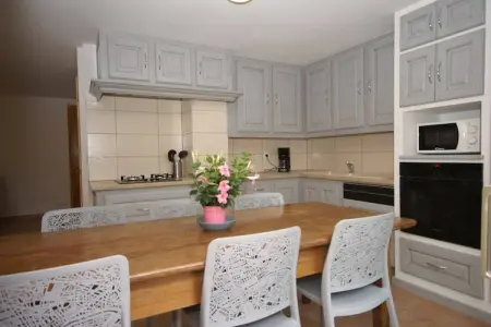 Villa - Les Vans 5pers, Maison de vacances spacieuse avec piscine aux Vans - Photo 8