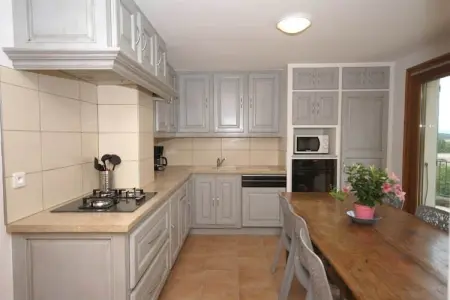 Villa - Les Vans 5pers, Maison de vacances spacieuse avec piscine aux Vans - Photo 9